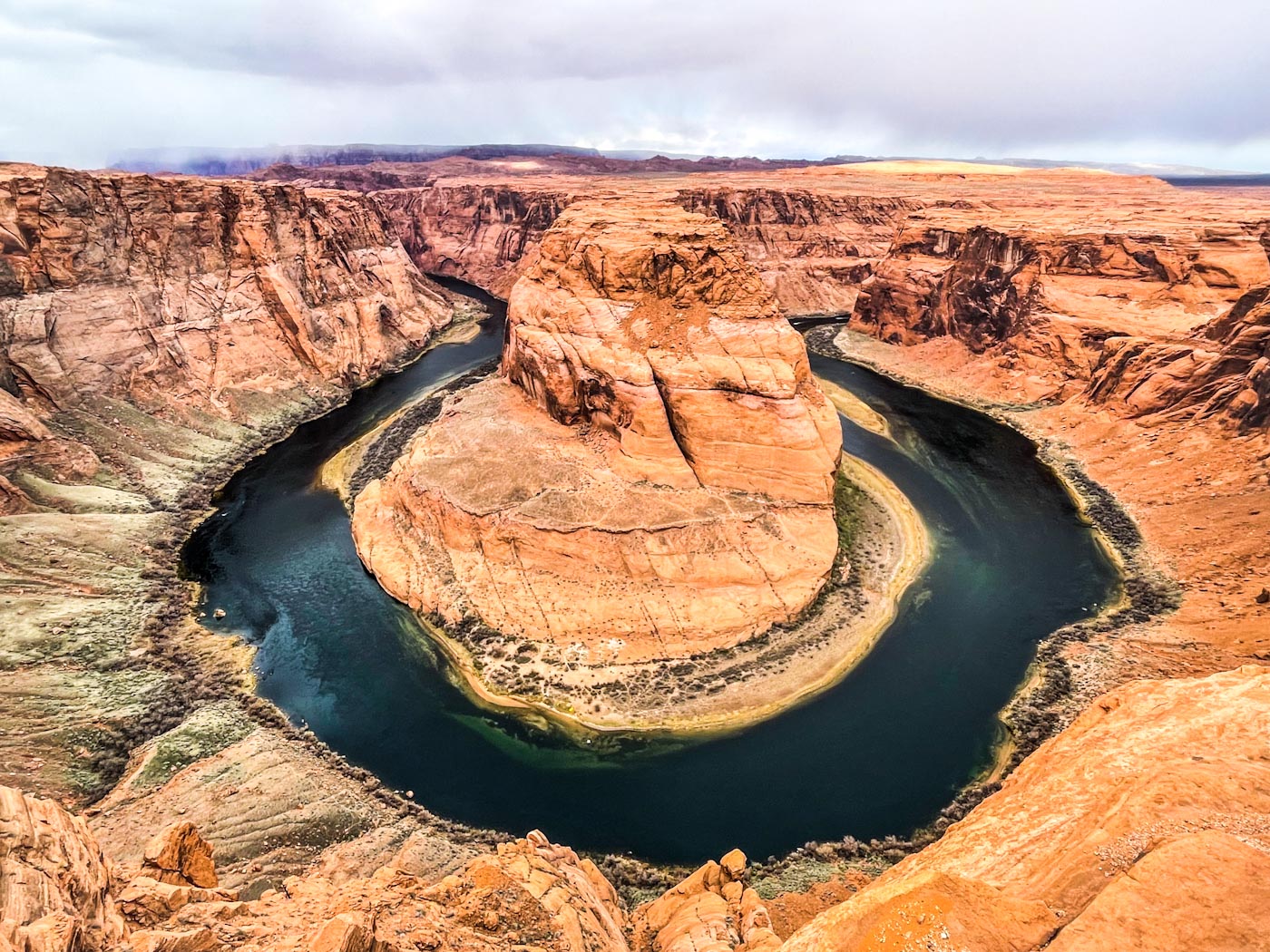 The viewpoint at Horseshoe Bend overlooking the Colorado River